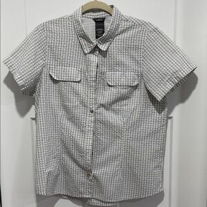 Eddie Bauer Short-Sleeve Button-Down Shirt in Light Gray Check
